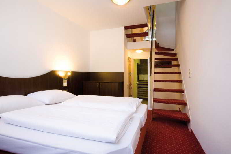 Living Am Olympiapark Aparthotel Munich